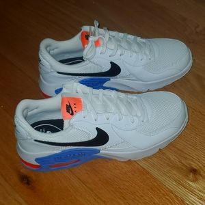Wmns Air Max Excee Sneakers